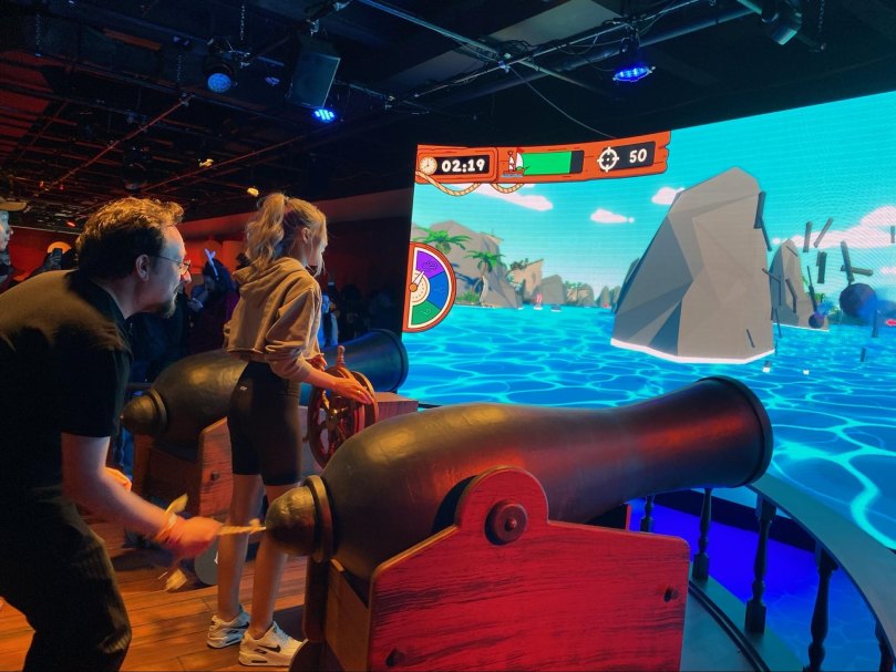 Cannon controls for the Cooltopia videogame