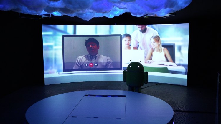 The robot projecting onto the Perspex screen