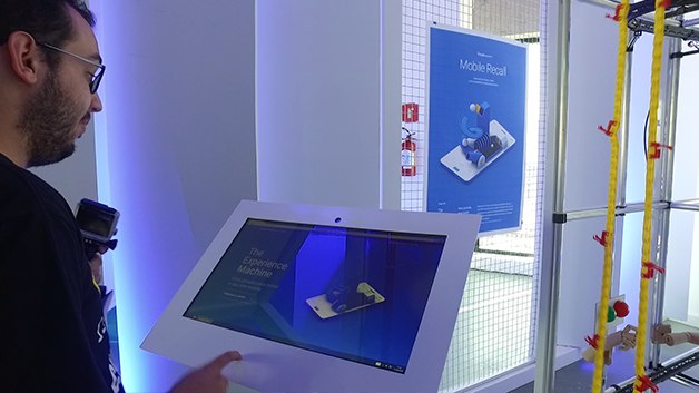 Reading a brand's performance at the machine's console