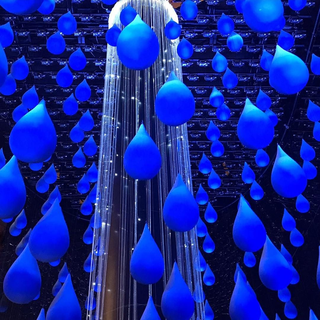 Detail of the illuminated droplets